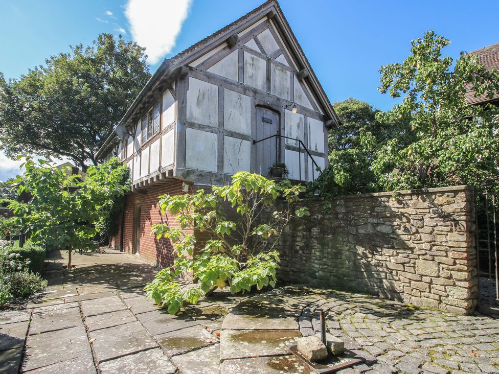 An exterior view of a traditional building in an outdoor area at The Coach House in Little Stretton