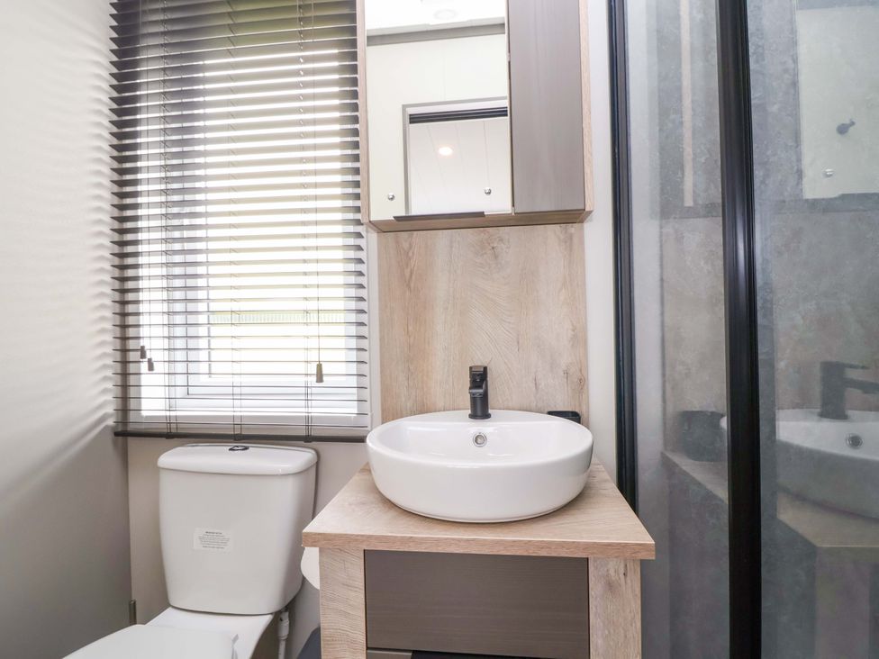 A bathroom with a sink and toilet at Hazelnut Lodge in Chipping Norton