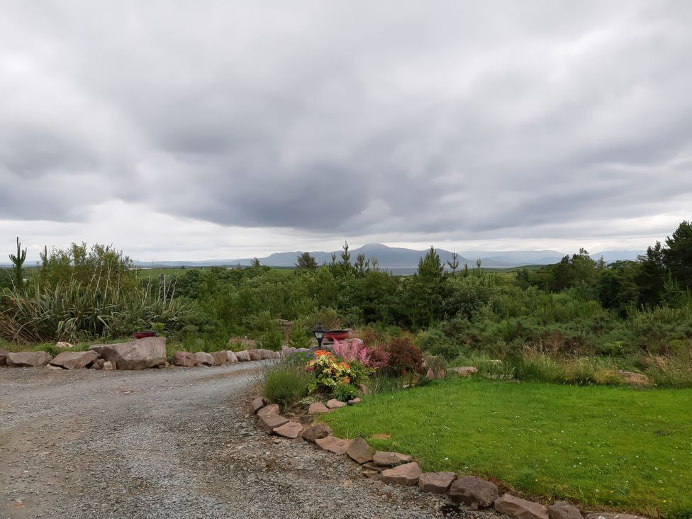 An outdoor area with a gravel path and flower bed at Moynish Mor Mulranny MULRANNY