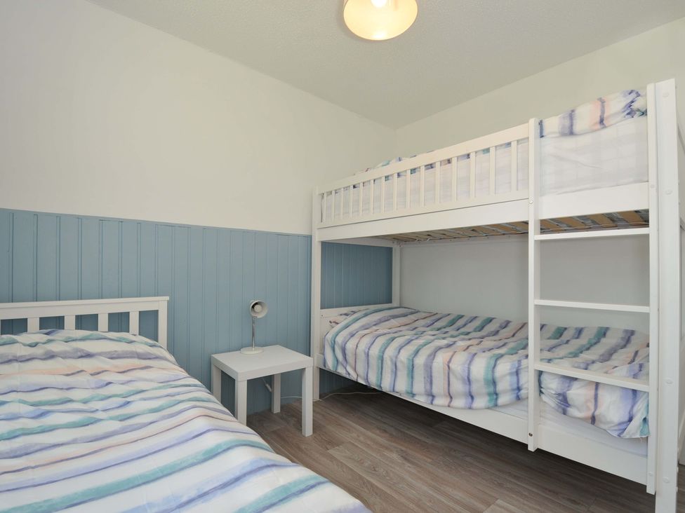 4 Rosecraddoc Lodge Holiday Bungalows - Cornwall - 1177550 - thumbnail photo 14