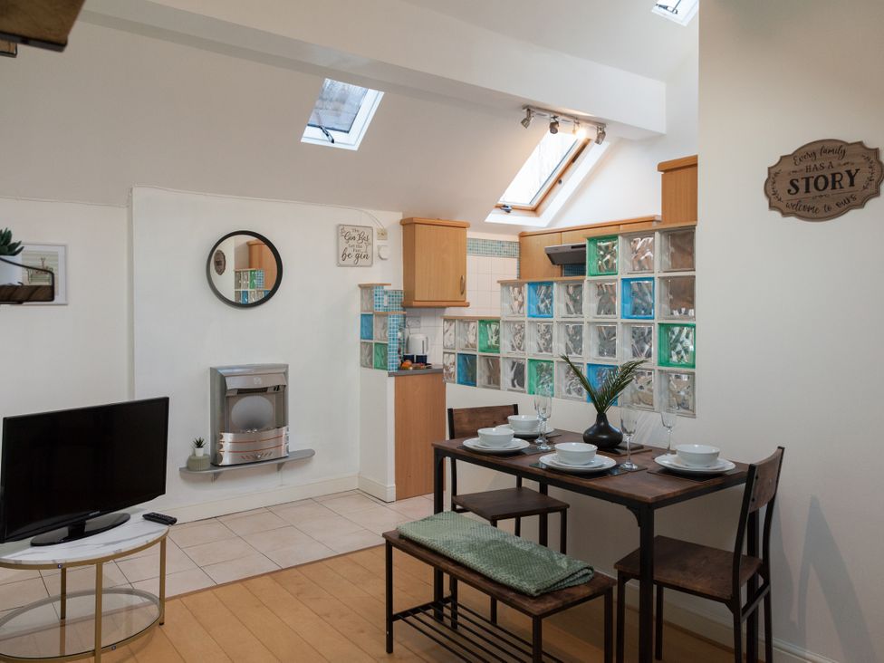 A kitchen with a dining table and chairs at 4 Kingscliffe Street in Manchester
