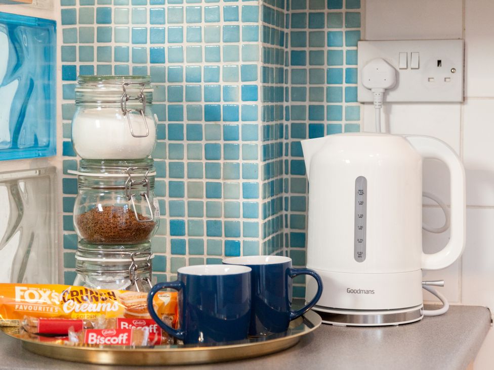 A kitchen with a kettle and mugs on a tray at 4 Kingscliffe Street Manchester
