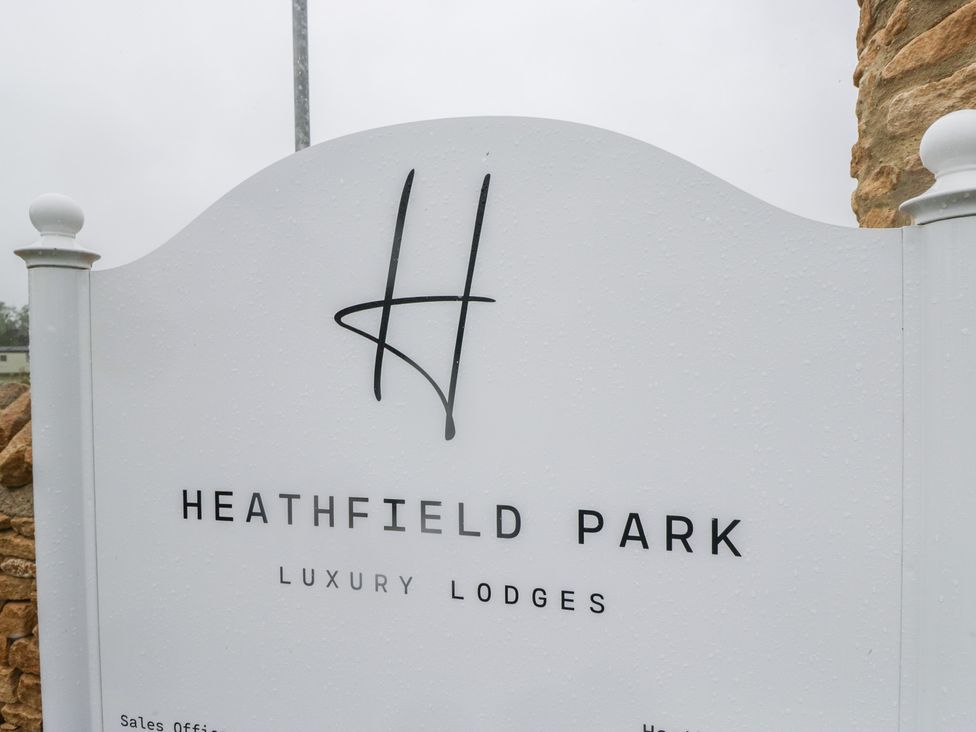 A sign for Heathfield Park Luxury Lodges