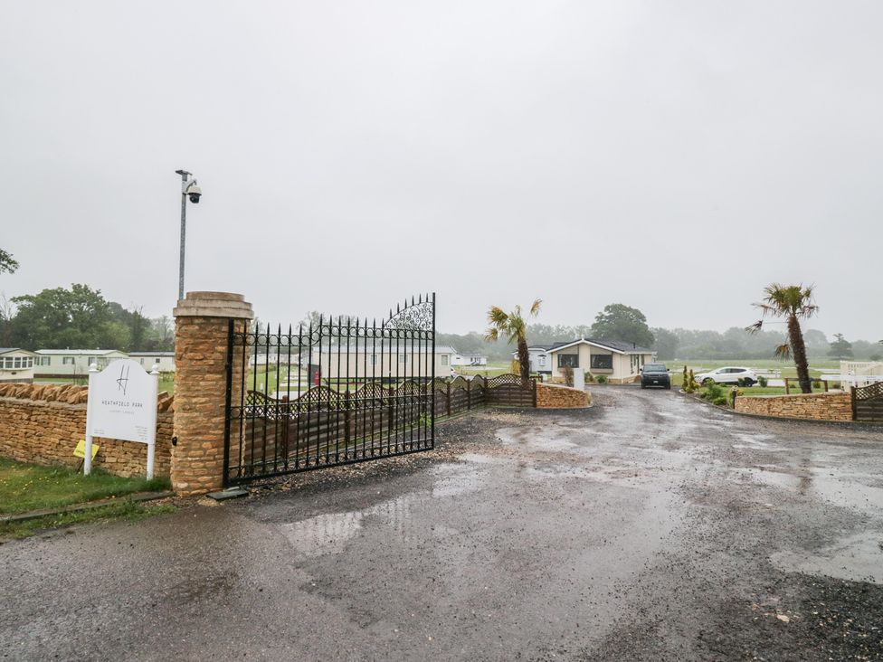 A gate and sign at the entrance of Heathfield Park S4