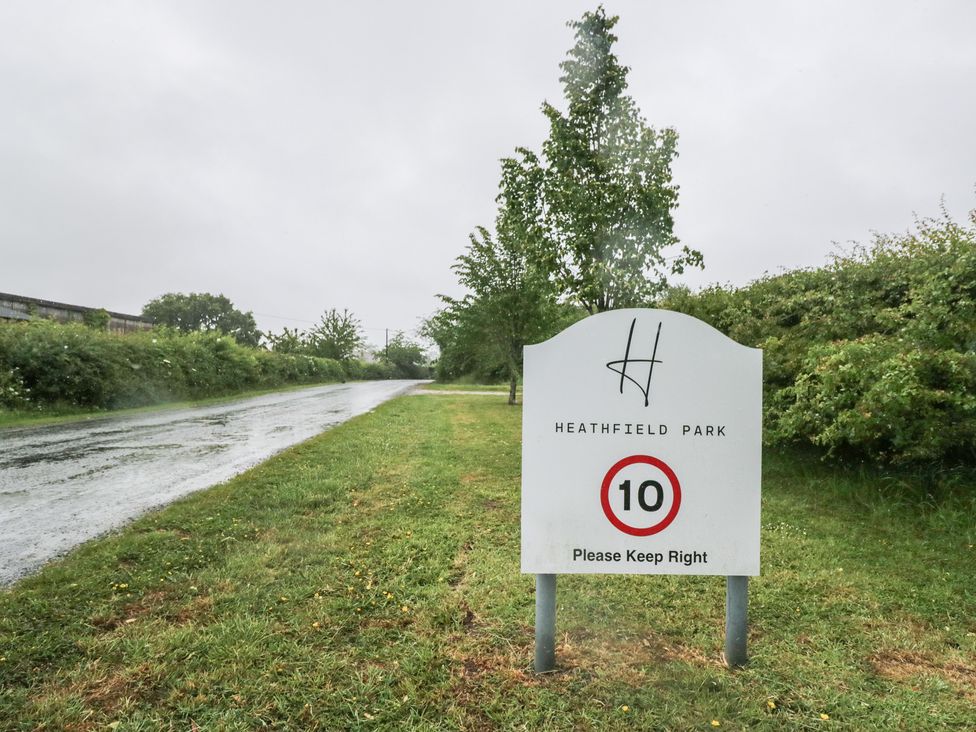 A sign for Heathfield Park with speed limit at Heathfield Park S4