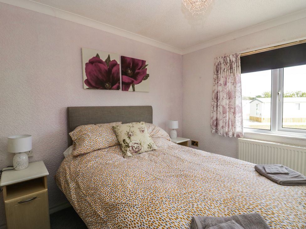 A bedroom with a bed and bedside table at Cherry Tree in Kidlington
