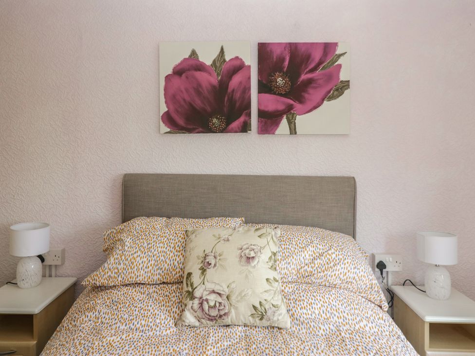 A bedroom with a bed and nightstands at Cherry Tree in Kidlington