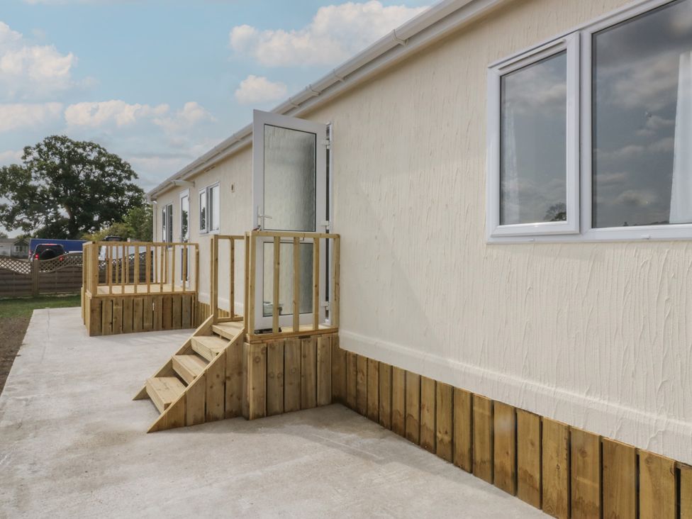 An outdoor area with steps and a door at Cherry Tree in Kidlington
