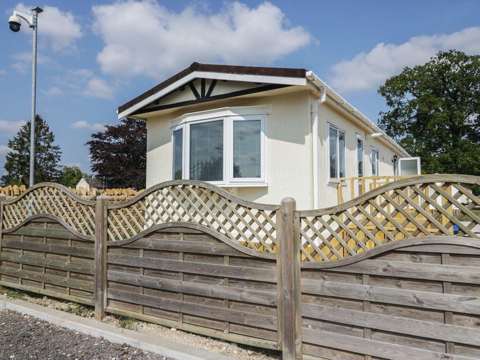 A house with a fence and trees at Cherry Tree in Kidlington