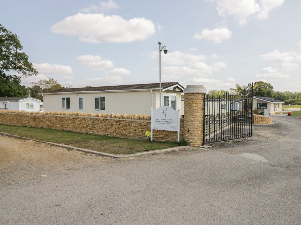 A park entrance with modular homes and a sign at Heathfield Park in Kidlington
