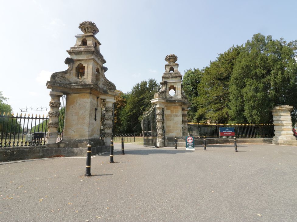A decorative entrance gate at Cherry Tree in Kidlington