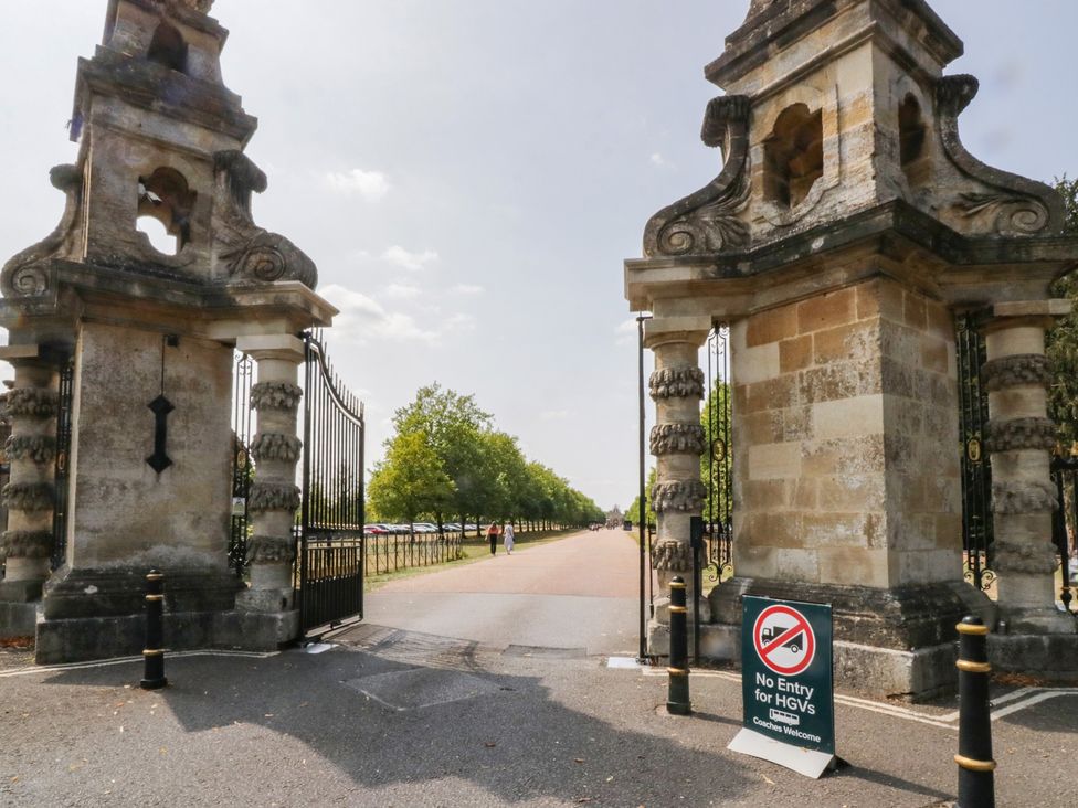 Gates and sign at the entrance of a pathway lined with trees at Cherry Tree in Kidlington