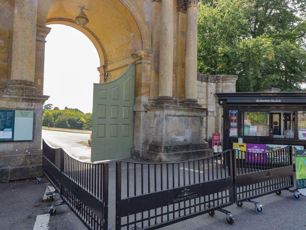 An entrance gate and ticket booth at Blenheim Palace in Kidlington