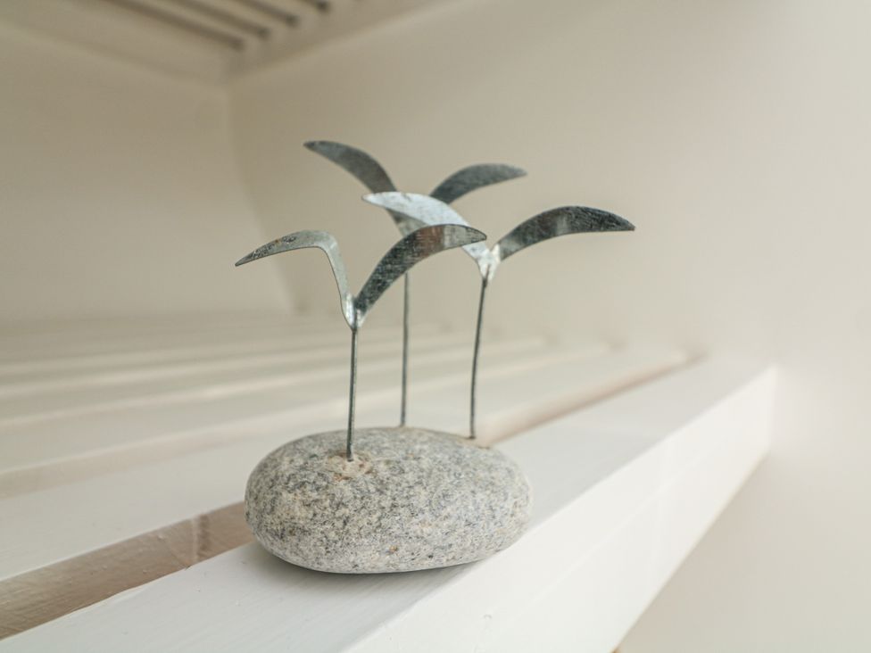 A decorative piece with metal birds on a stone base at The Hideaway 