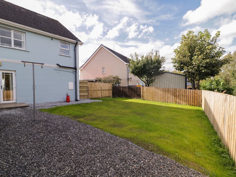A garden with grass and gravel at The Sperrin Getaway in Omagh