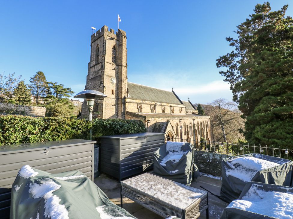 An outdoor area with seating and a church in the background at 26 Frenchgate, Richmond