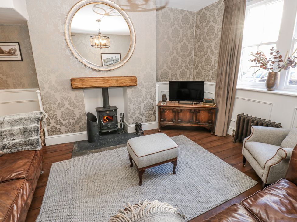 A living room with a fireplace and television at 26 Frenchgate in Richmond