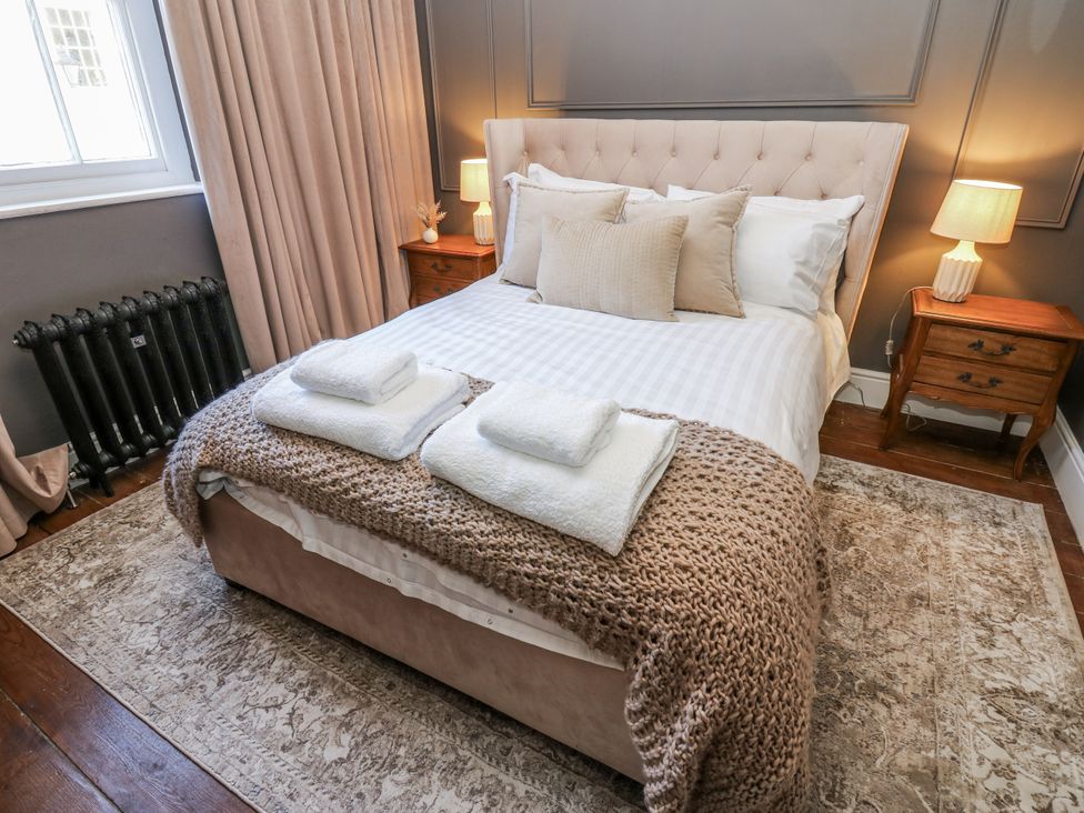 A bedroom with a bed, bedside table, and lamp at 26 Frenchgate in Richmond