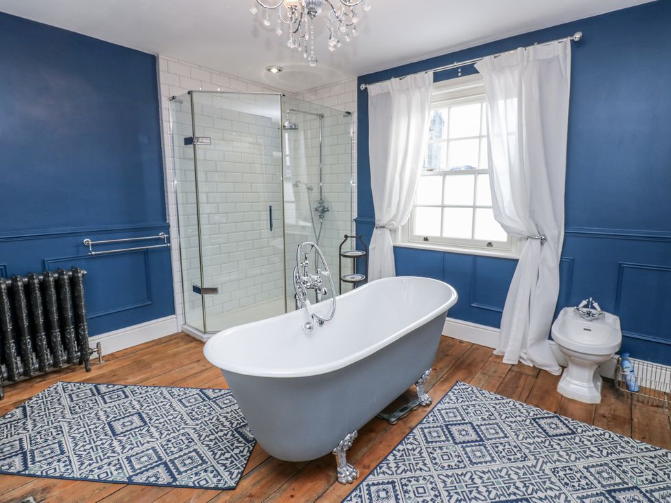 A bathroom with a bathtub and shower at 26 Frenchgate in Richmond