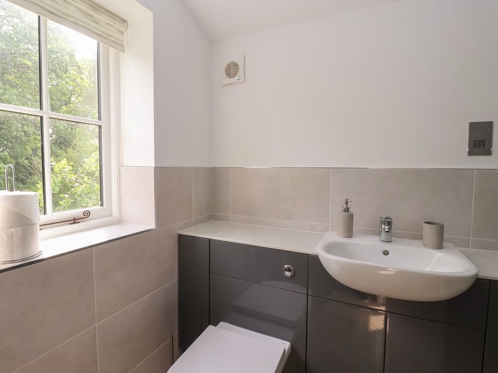 A bathroom with a sink and toilet at Apple Tree Cottage in York