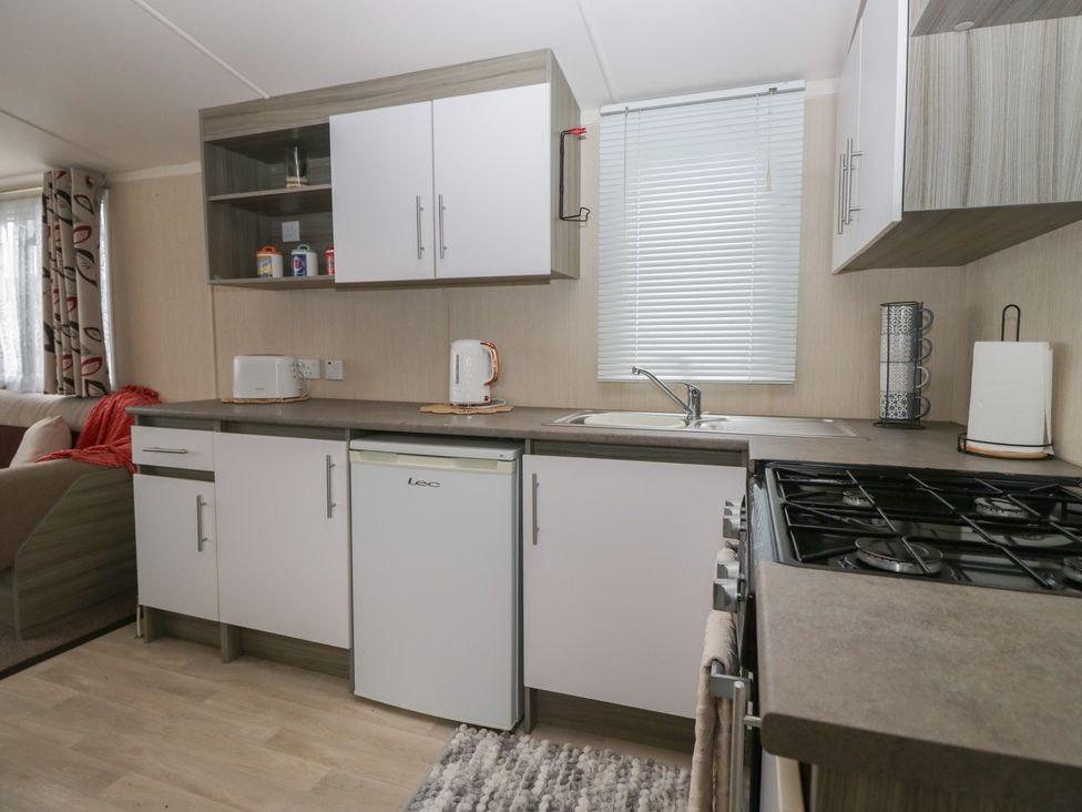 A kitchen with cabinets and appliances at Pinewood in Kidlington