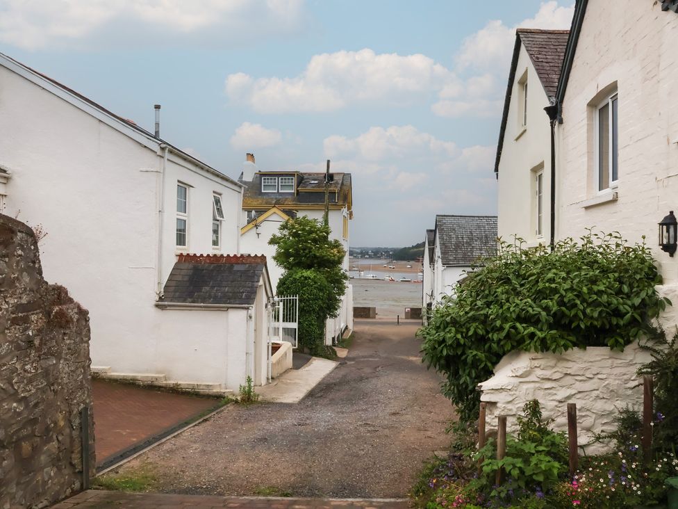 A view of a road with houses leading to water at Quay Close Cottage in 