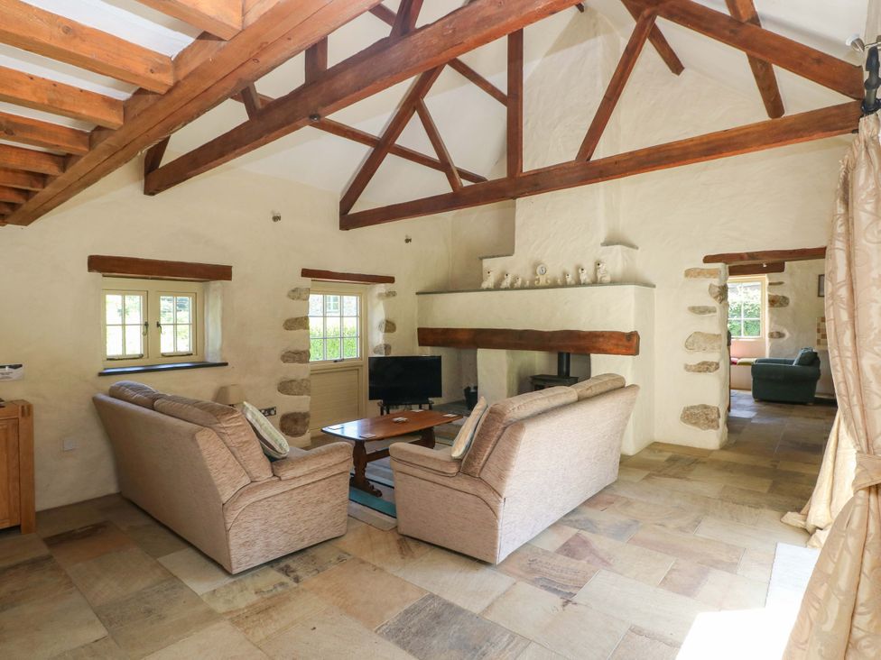 A living room with sofas and a coffee table at Carreg Las in Haverfordwest