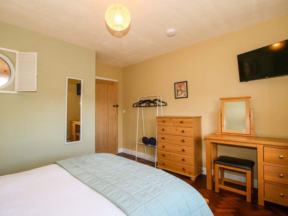A bedroom with a bed and furniture at Dingle in Cleobury Mortimer
