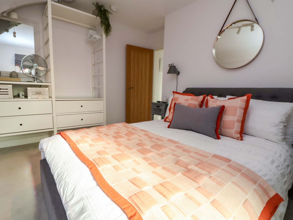 A bedroom with a bed and wardrobe at 1 Chapel Place Chester