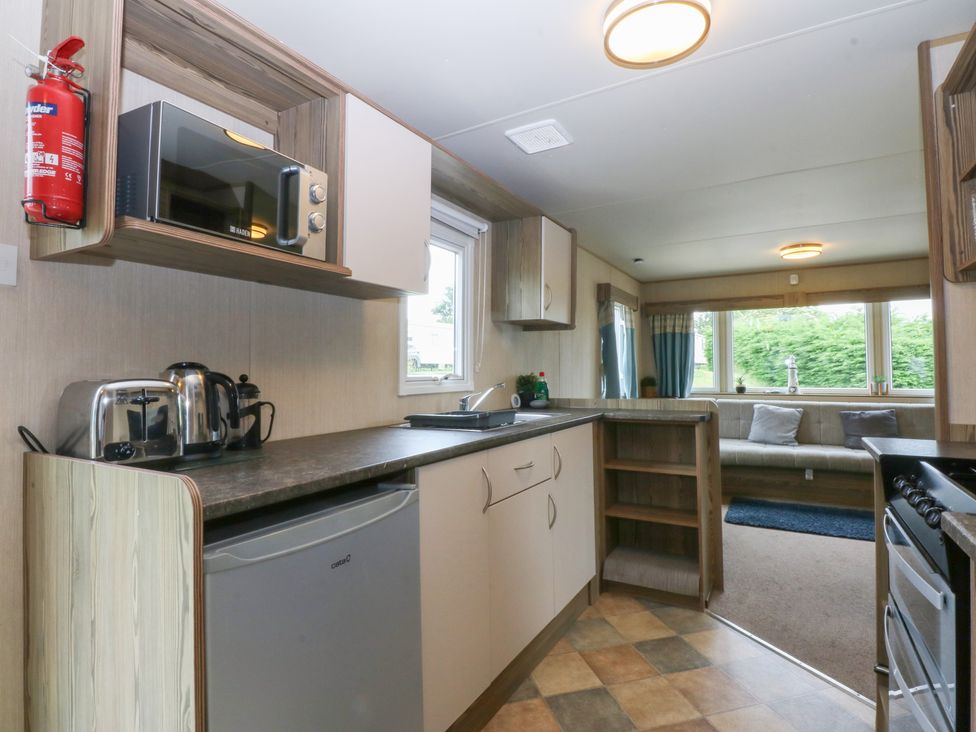 A kitchen with a microwave and kettle at Mountain View in Pwllheli
