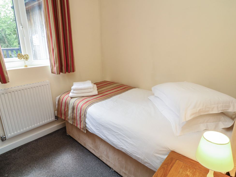 A bedroom with a single bed and window at Lodge 13 Brigg