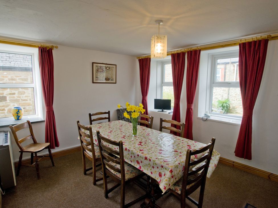 A dining room with a table and chairs at Chyandaunce in Gulval