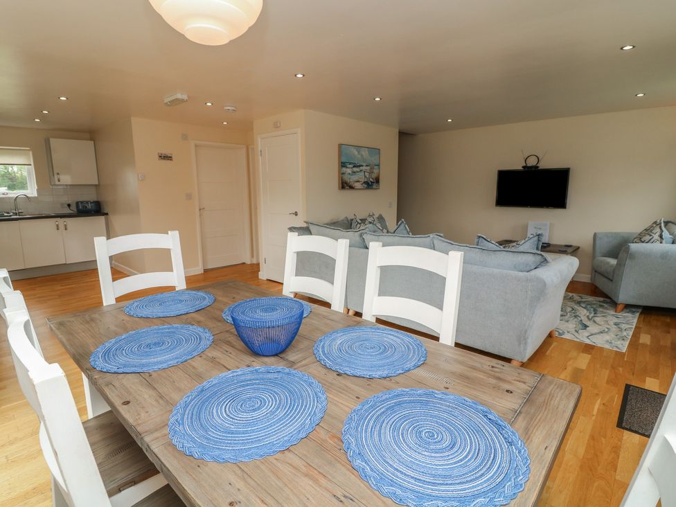 A dining room with a table and chairs at Lodge 21 in Brigg