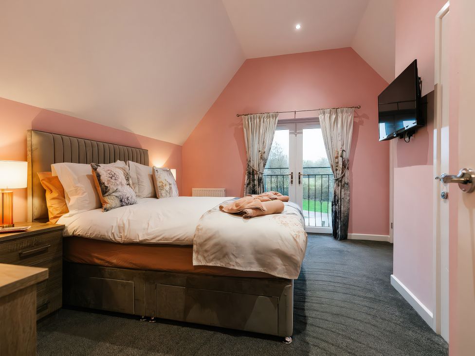 A bedroom with a bed and television at James Ville Marina Lodge 23 in Brigg