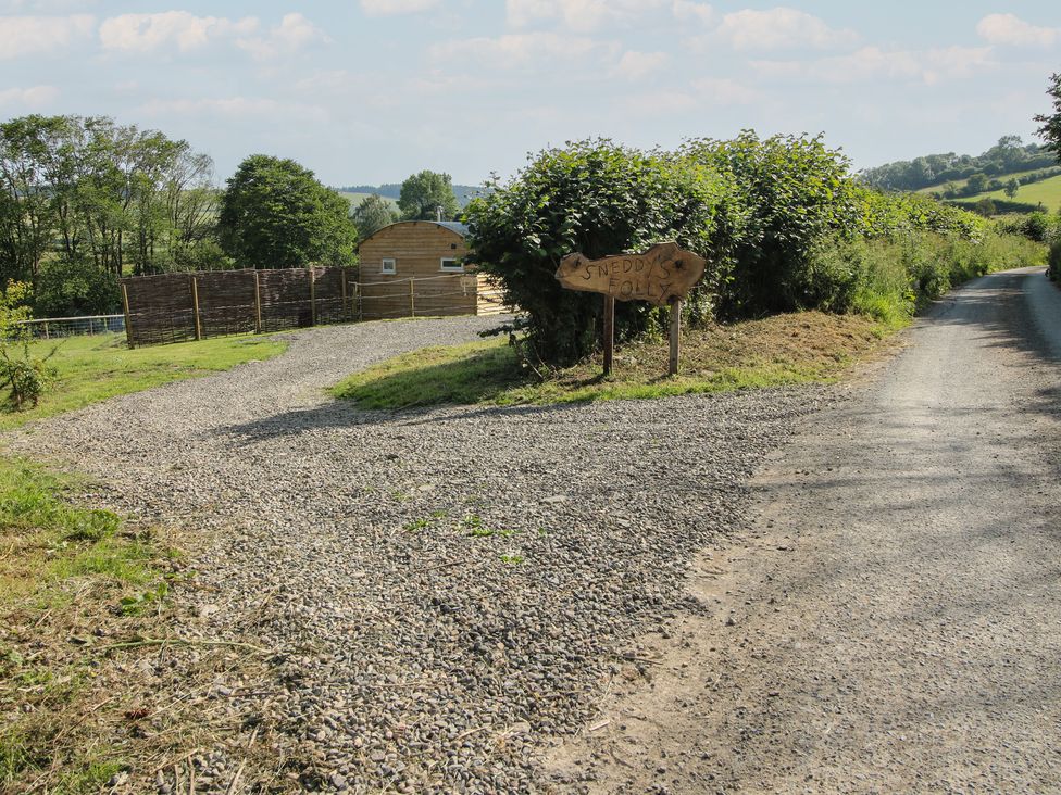 A gravel path leading to a wooden building at Smeddle's Folly near Chapel Lawn
