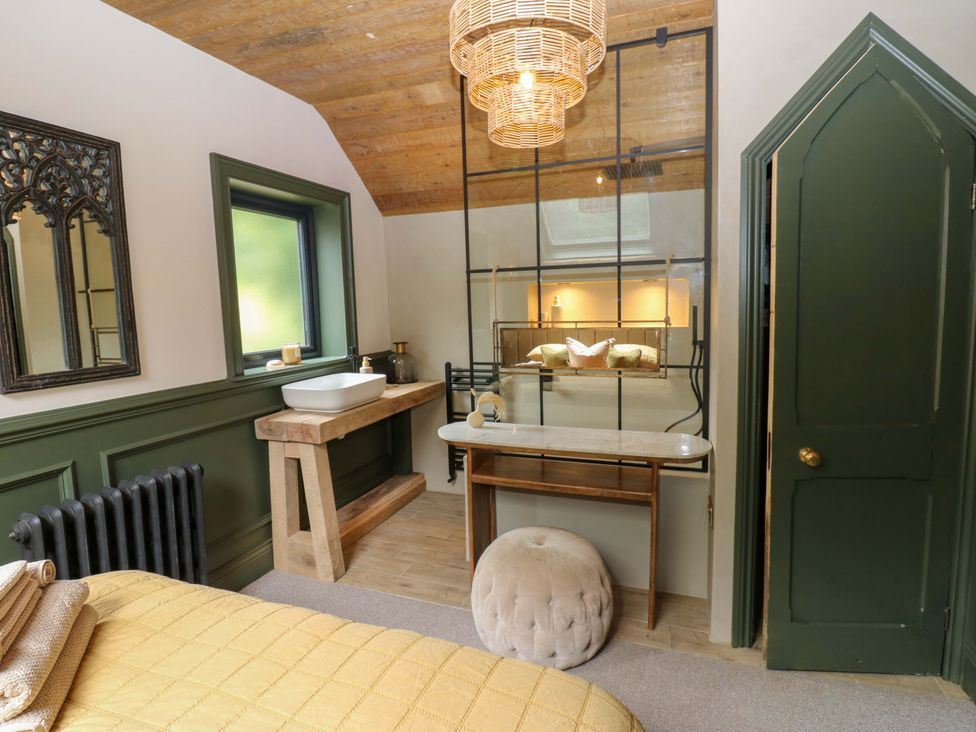 A bedroom with a bed and a wash stand at White House in Durham