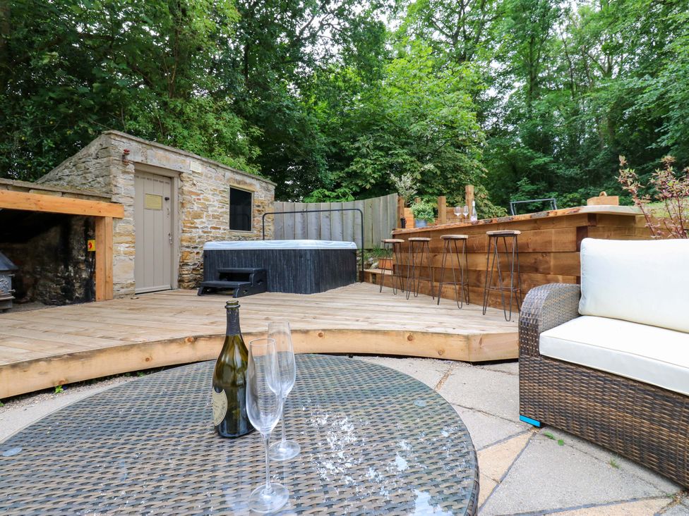 An outdoor area with a hot tub and bar at the White House in Durham