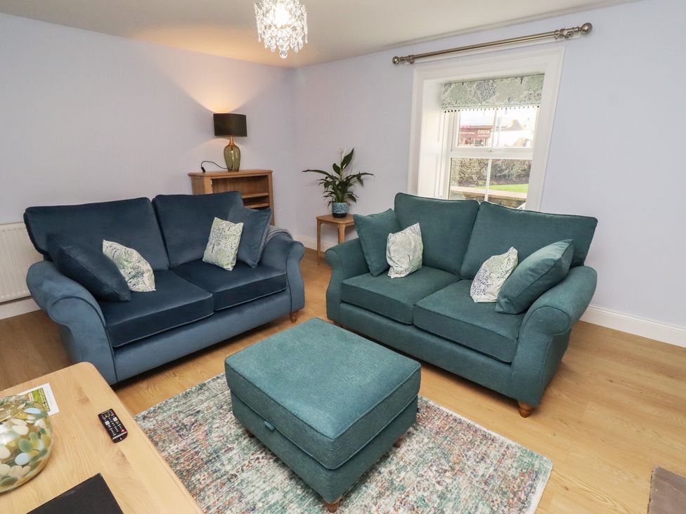 A living room with sofas and a coffee table at Linn Cottage in Hexham