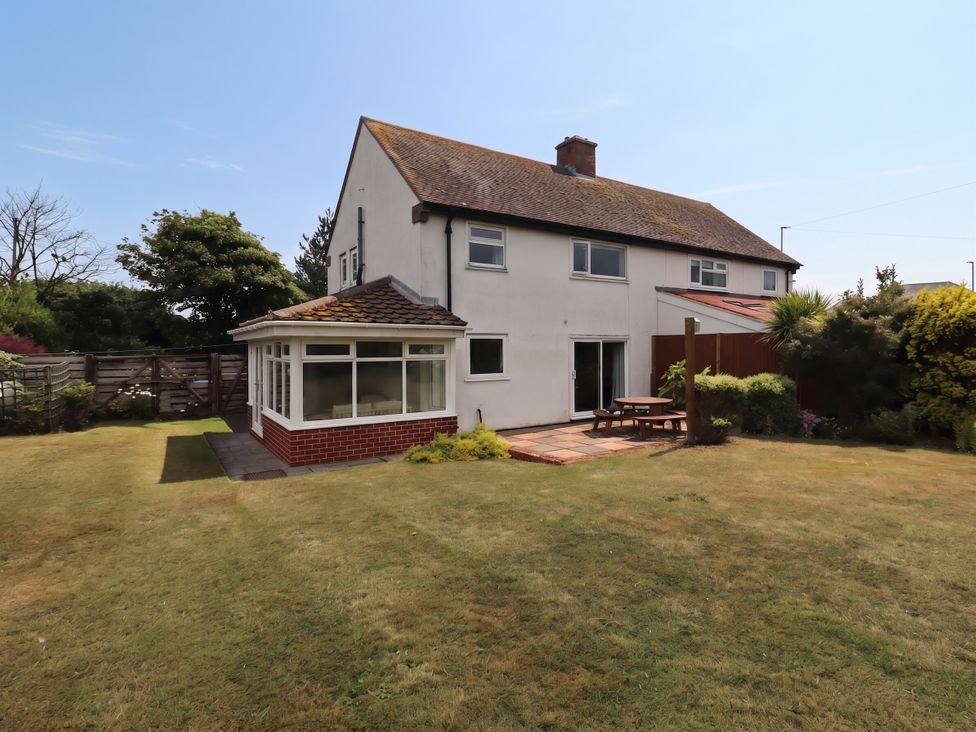A house with a patio and garden at Bari House in Seahouses