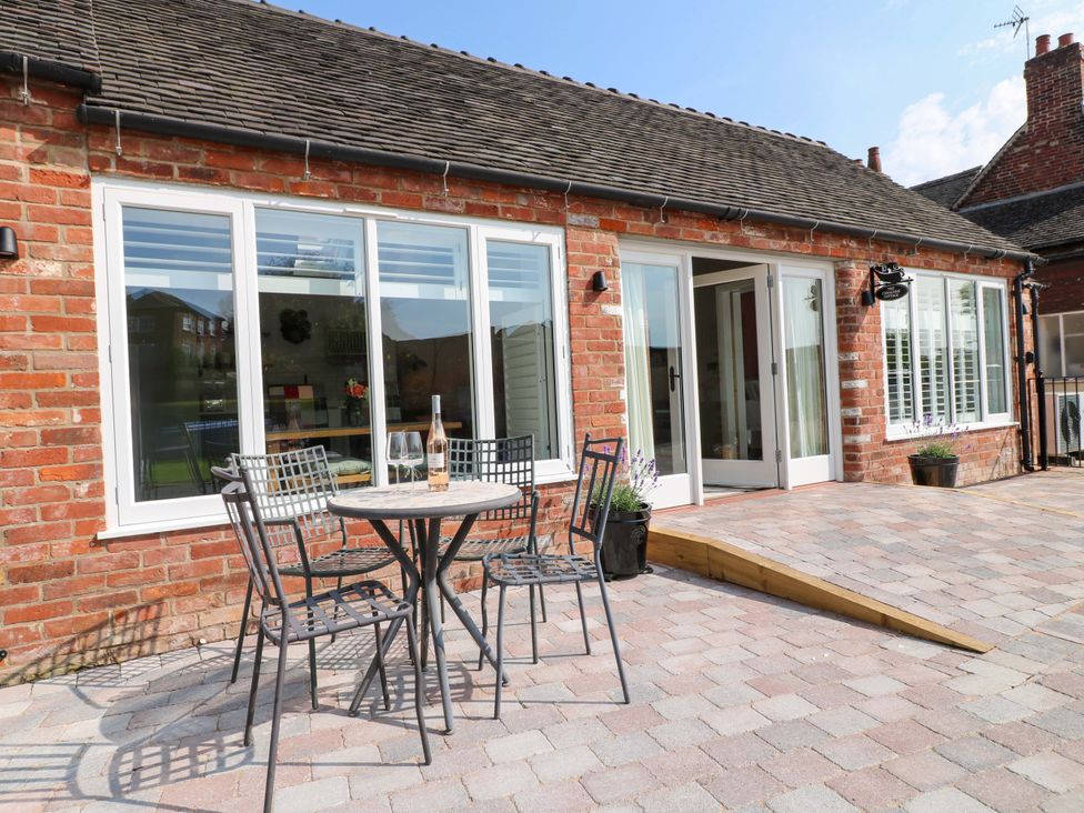An outdoor patio with a table and chairs at The Canalside Cottage in Derby
