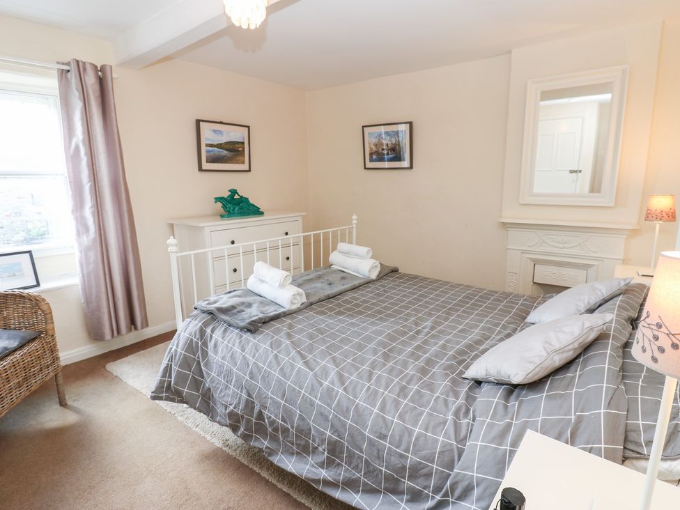 A bedroom with a bed and furniture at Rosemary Cottage in Leyburn