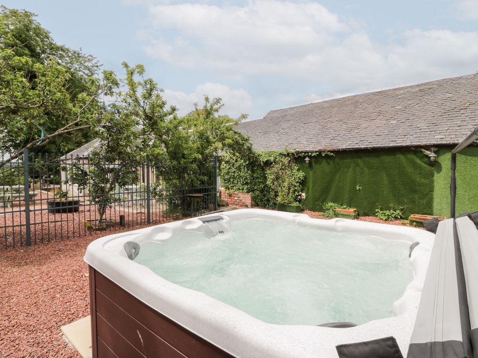 A hot tub in the garden at Marshill Farm house in Lanark