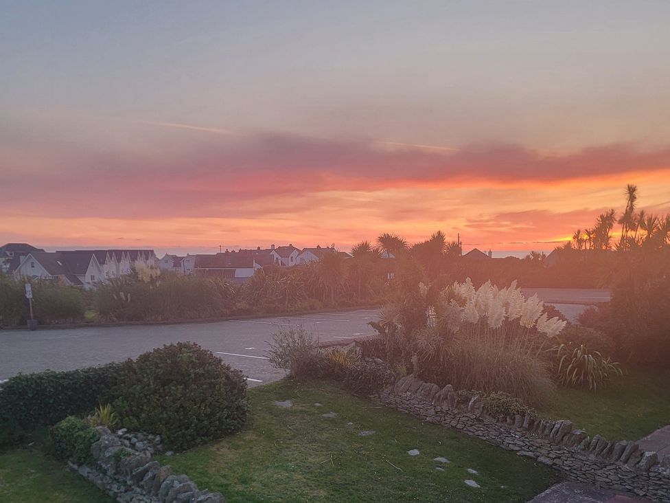 An outdoor view showing houses and plants at Plas Darien no 28 Trearddur Bay