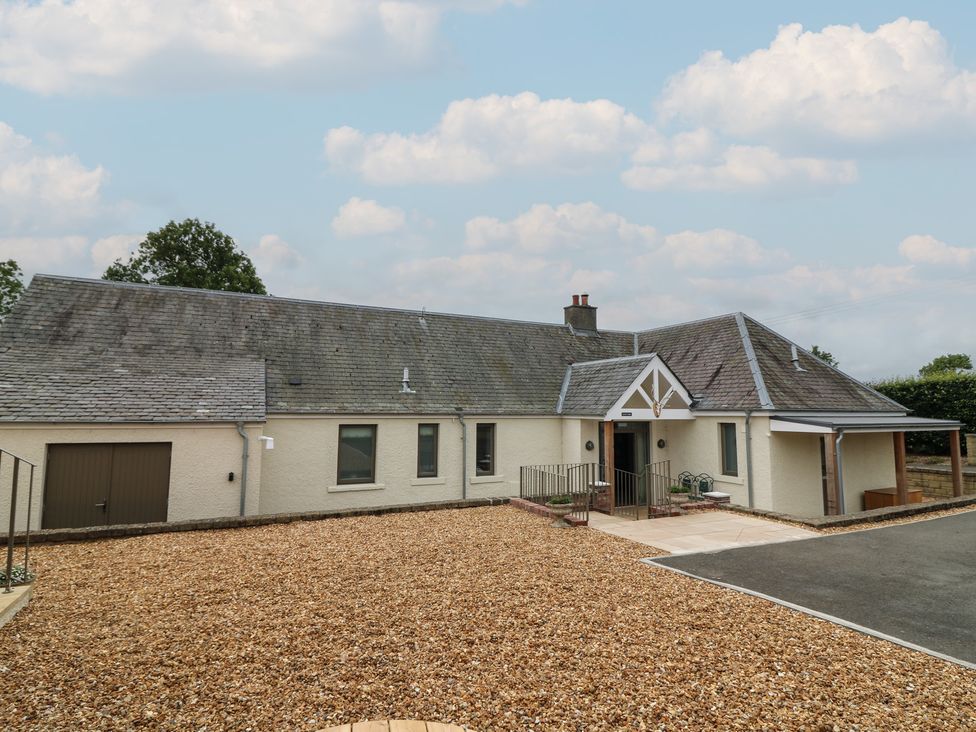 A house with a garage and garden at Lower Lodge in Cupar