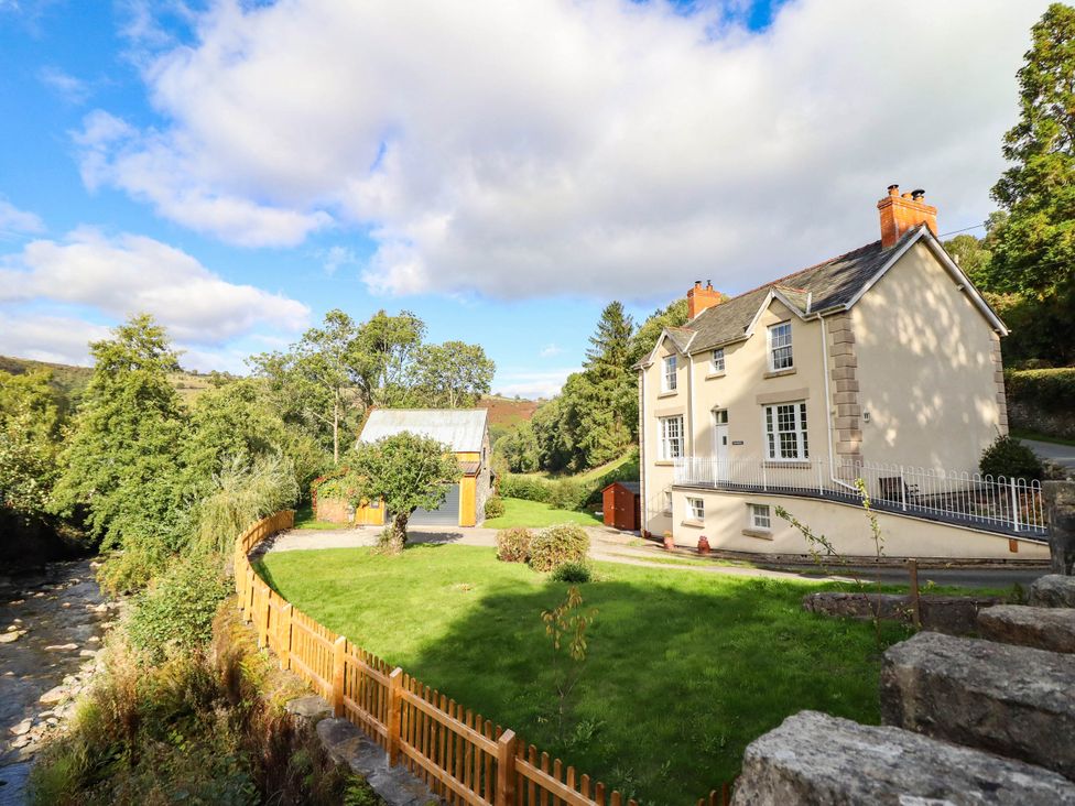 A house with a garden and garage at Dolhiryd in Glyn Ceiriog near Chirk
