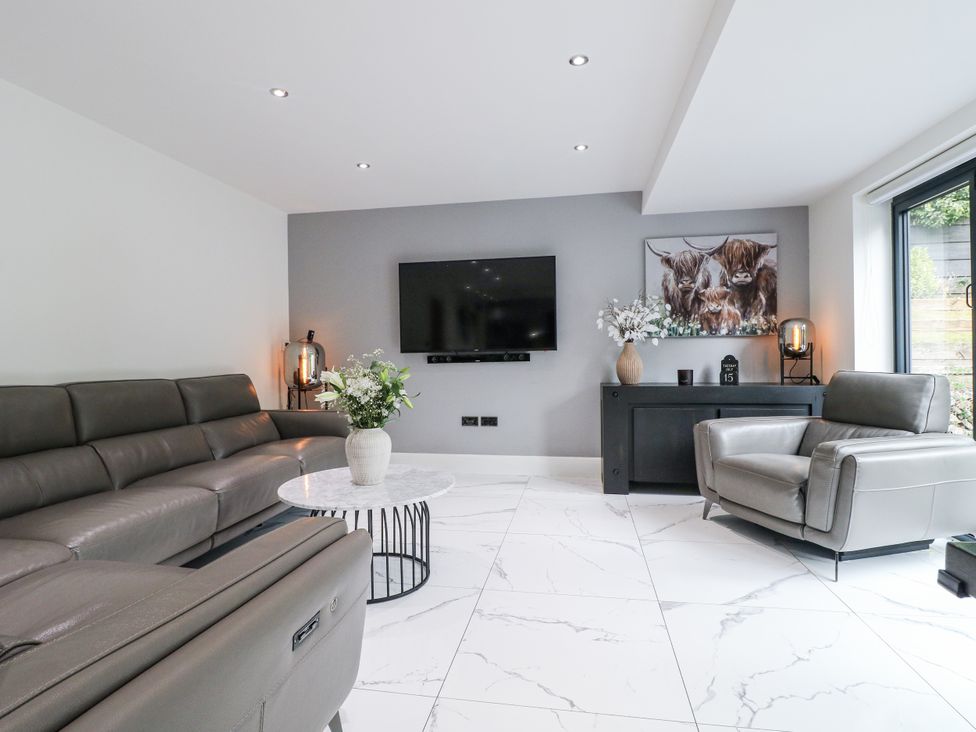 A living room with a sofa and coffee table at Rockcliffe Grange in Mansfield