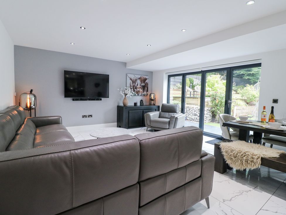 A living room with a sofa and TV at Rockcliffe Grange in Mansfield
