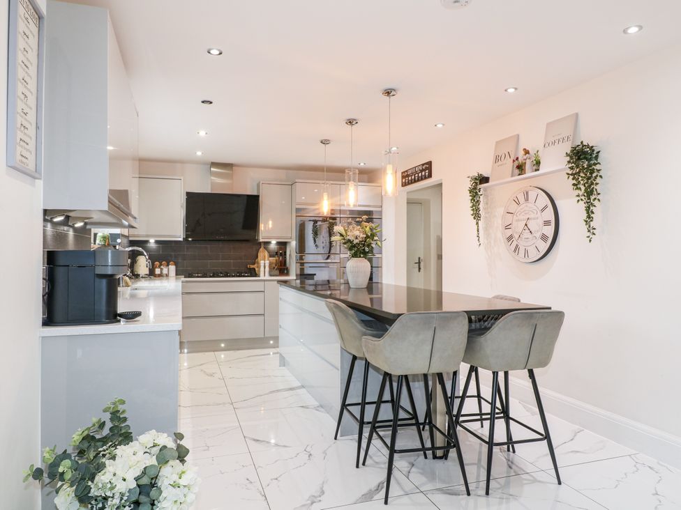A kitchen with a table and chairs at Rockcliffe Grange in Mansfield