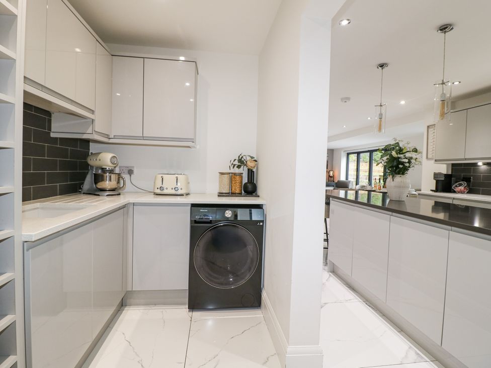A kitchen with a washing machine and mixer at Rockcliffe Grange in Mansfield