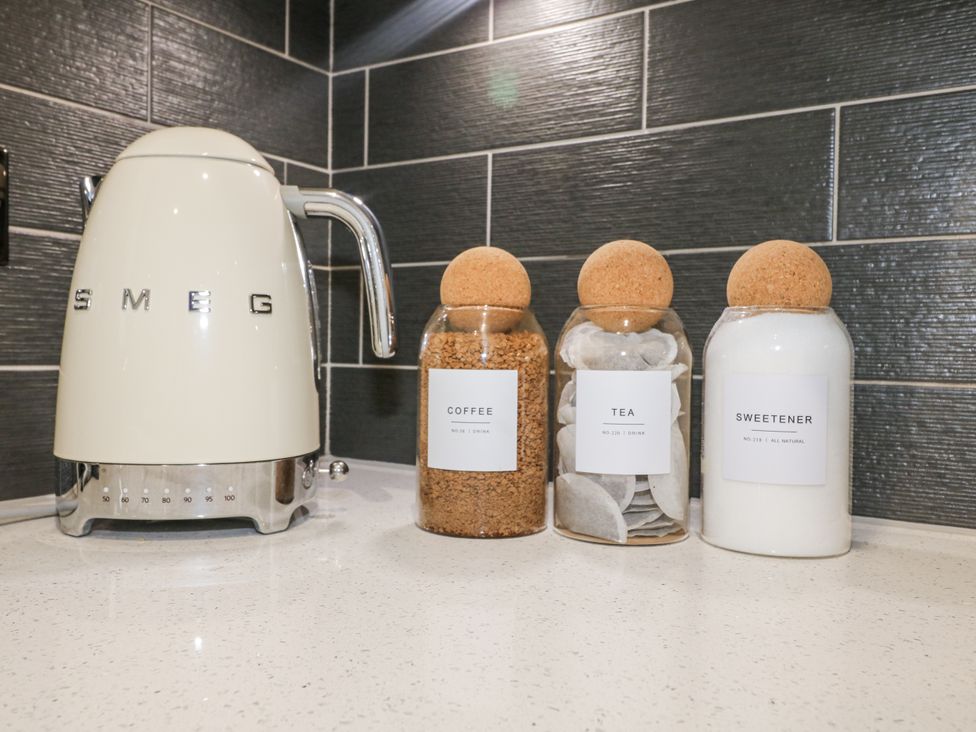A kettle and jars of coffee, tea, and sweetener at Rockcliffe Grange in Mansfield